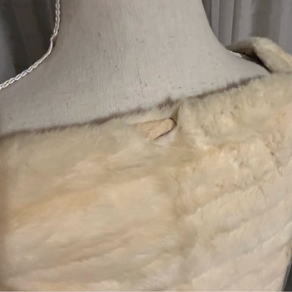 Vintage White Mink Fur Cold Shoulder Cape Shawl - Picture 5 of 7